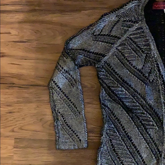 🆕 Left in Houston Cardigan- Silver/black 🌟SALE🌟 - Picture 2 of 5